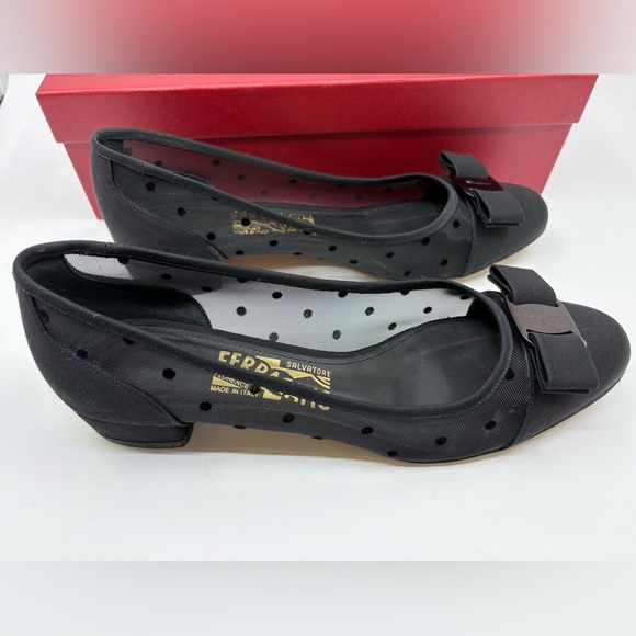 Authentic Salvatore Ferragamo Black Vara  Dots Heels size 8.5 - Picture 5 of 13